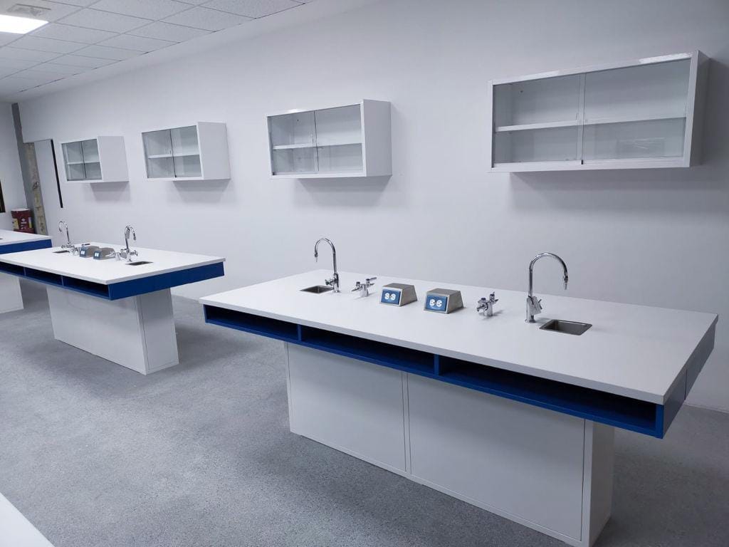 Mobiliario de laboratorio escolar